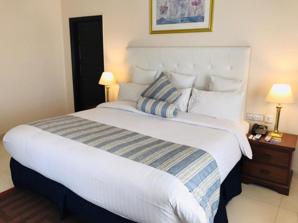 Beach Luxury Hotel Карачи Екстериор снимка