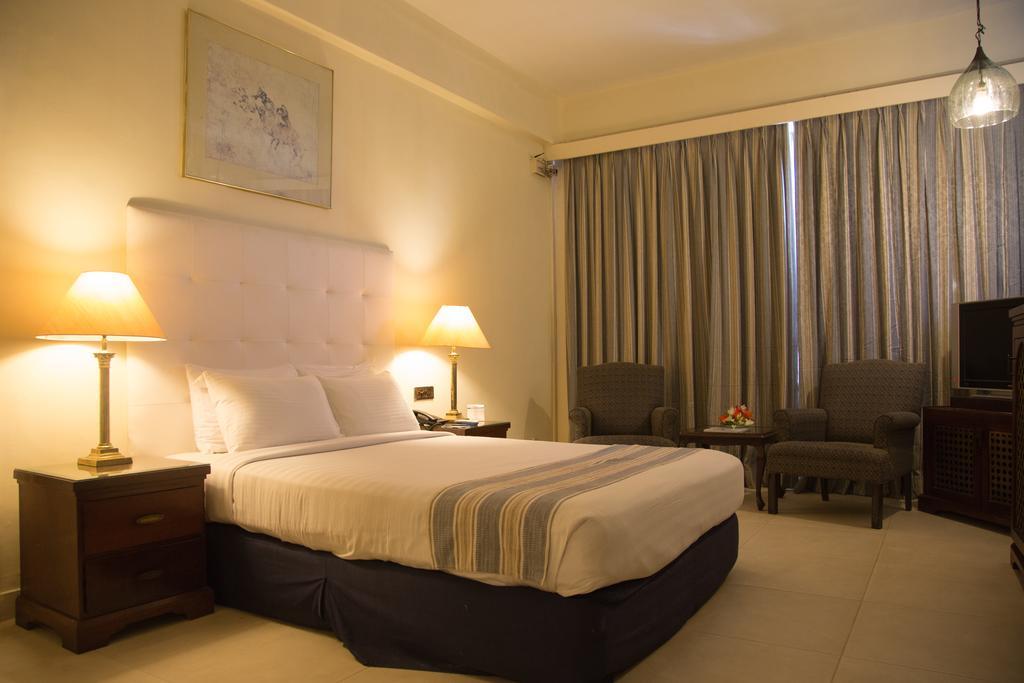 Beach Luxury Hotel Карачи Екстериор снимка